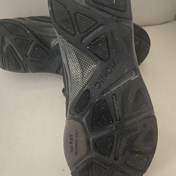 Vionic walking shoe - Picture 4 of 5